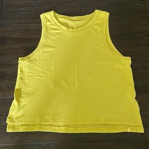 Yellow lululemon crop tank flowy 🍋